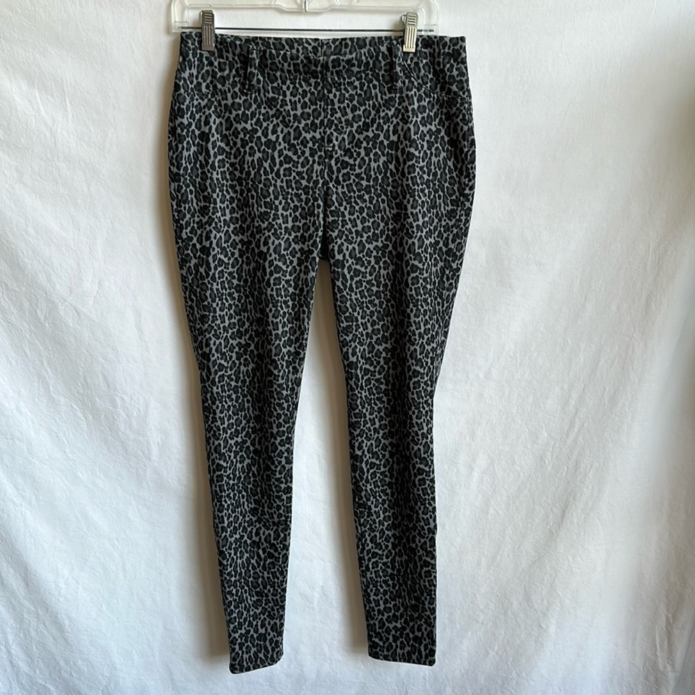 Faded Glory gray and black leopard print leggings, size M (8–10)